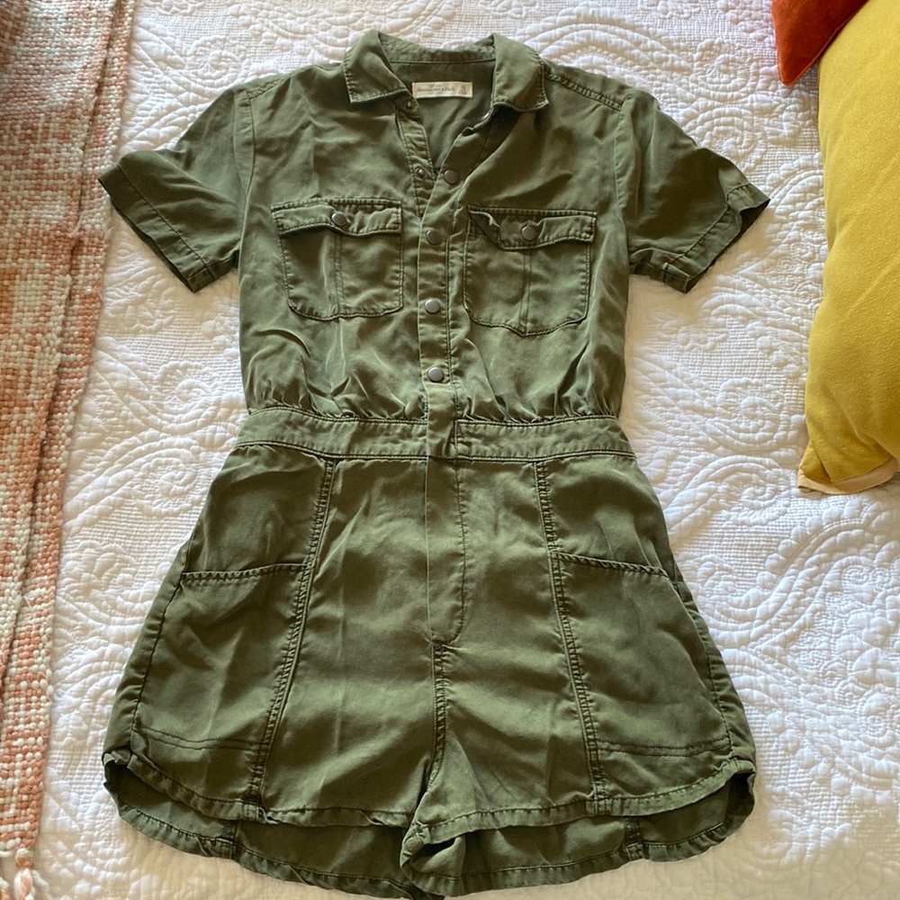 Abercrombie & Fitch army green romper. Size XS. Super cute! Excellent condition.